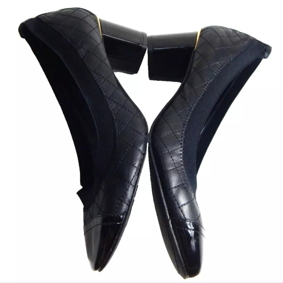 Tory Burch Carrie Black Quilted Leather Pumps - Picture 4 of 7